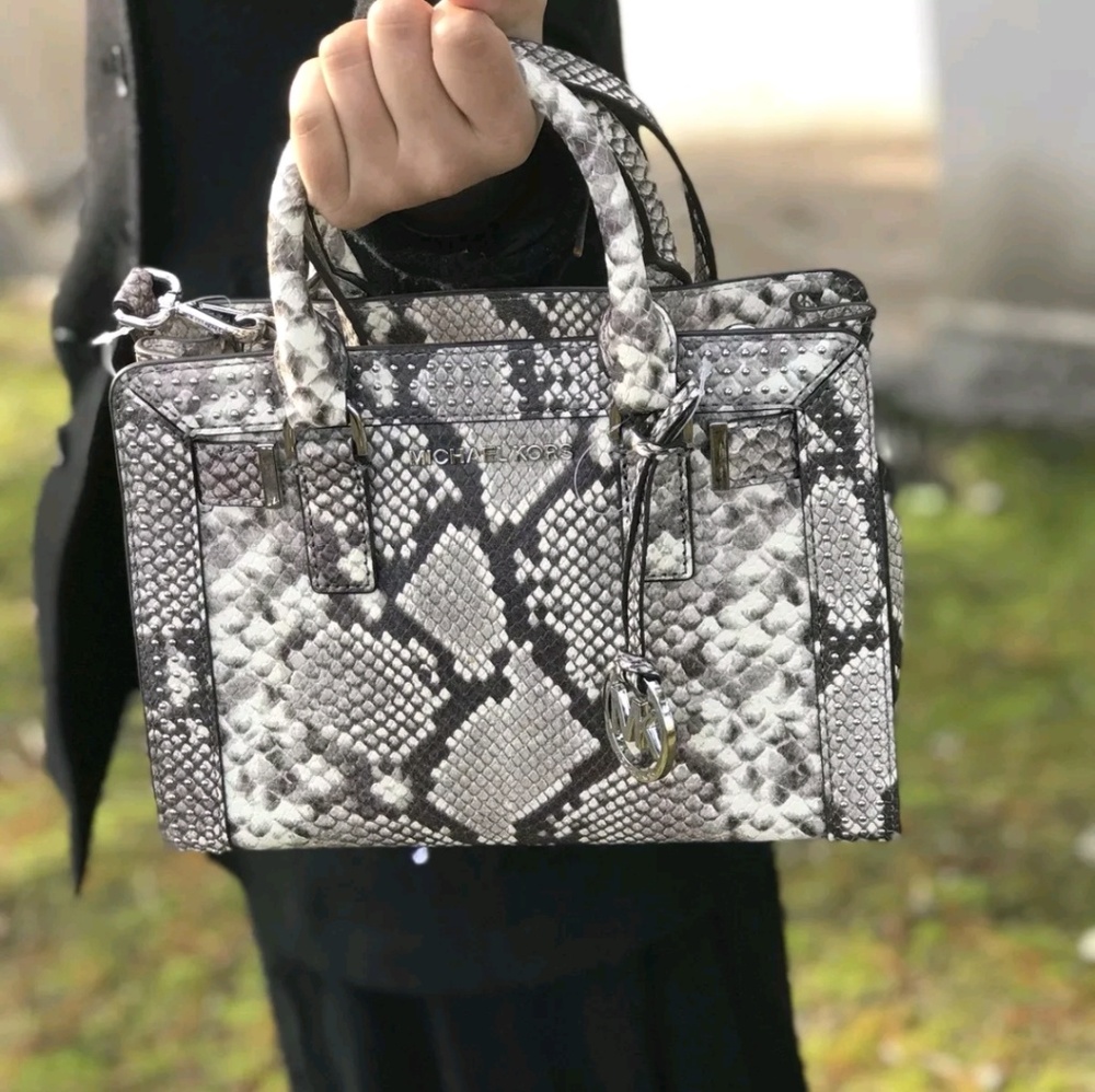 MICHAEL KORS MICRO STUDDED DILLON SMALL SATCHEL E - Picture 7 of 8